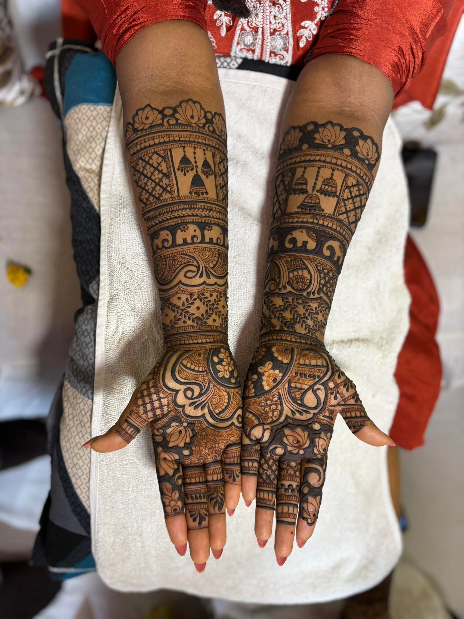 Khushi Mehandi artist