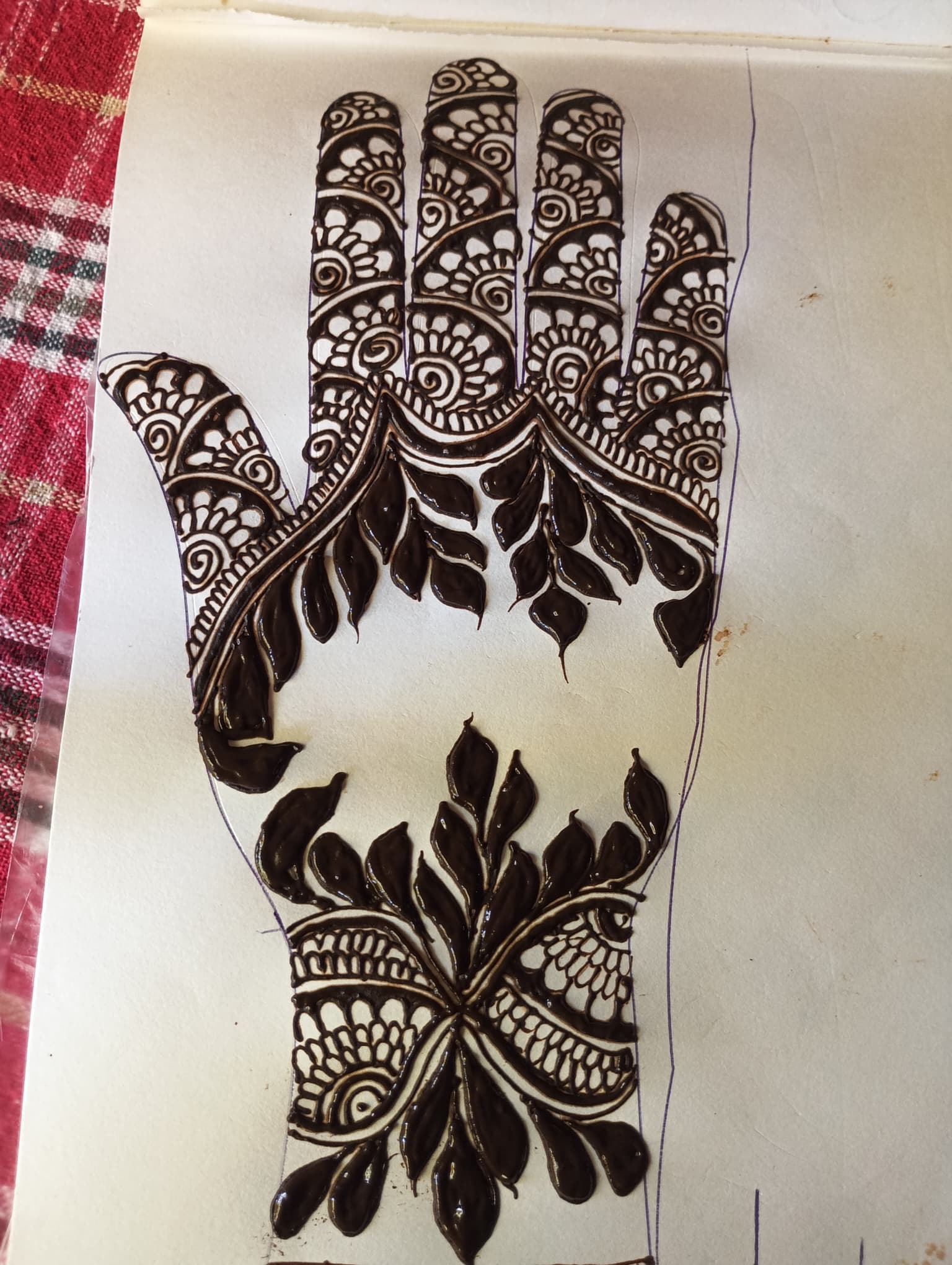 Najiya mehendi designer